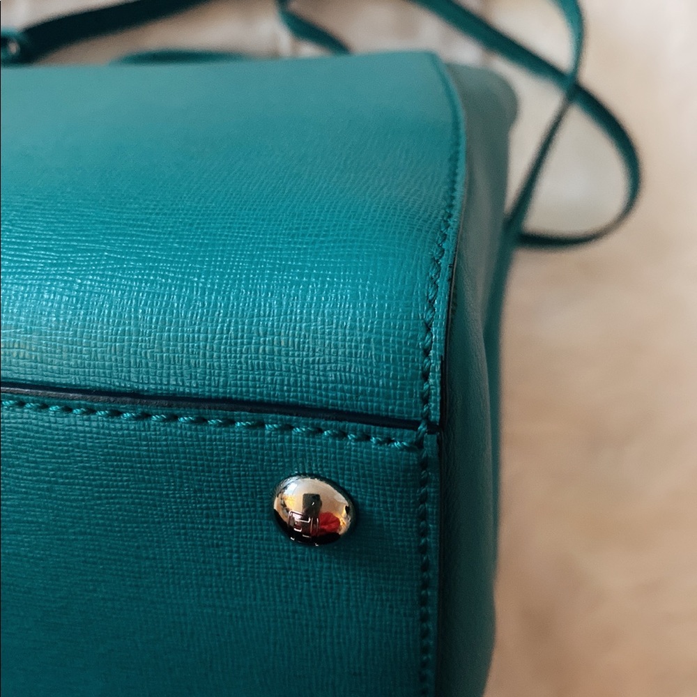 Fendi petit 2jours🌸 - Picture 10 of 16